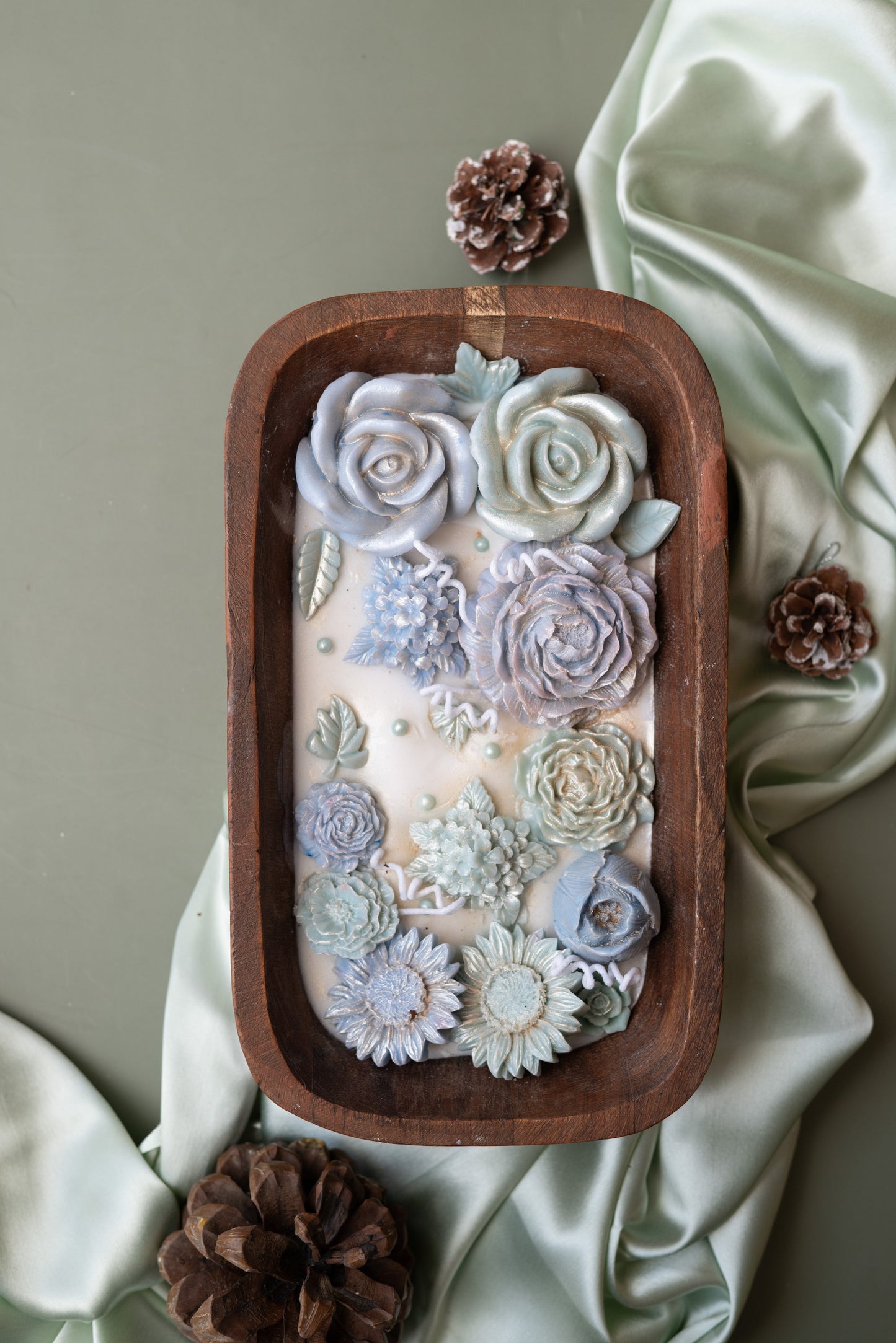 Frosted Petals Wooden Tray Candle