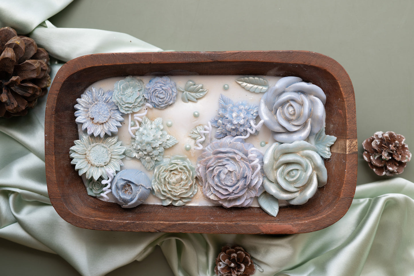 Frosted Petals Wooden Tray Candle